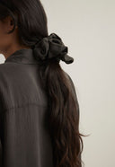 SCRUNCHIE TEXTURA SEDA