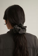 SCRUNCHIE TEXTURA SEDA