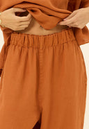 CALCA BRUNA LINHO